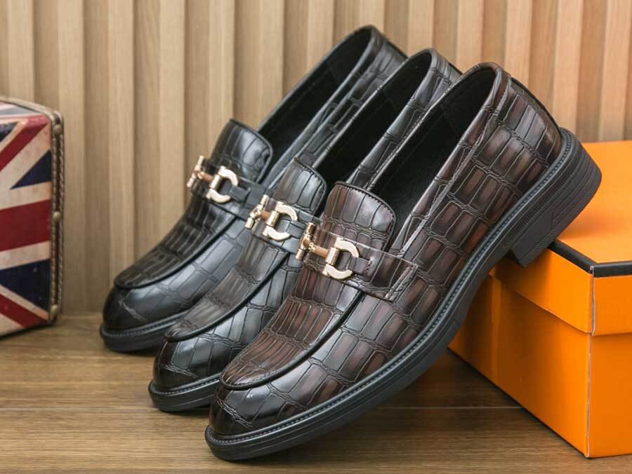 Men's retro croc skin pattern metal buckle slip on dress shoes